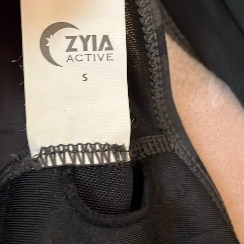Zyia sports bra camouflage print mesh panel black gray zip back size small